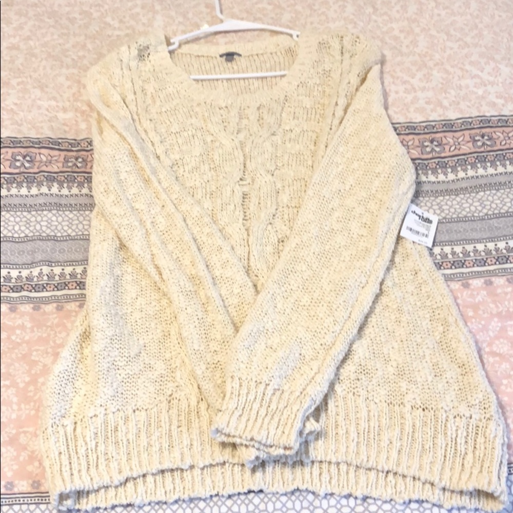 Lightweight sweater